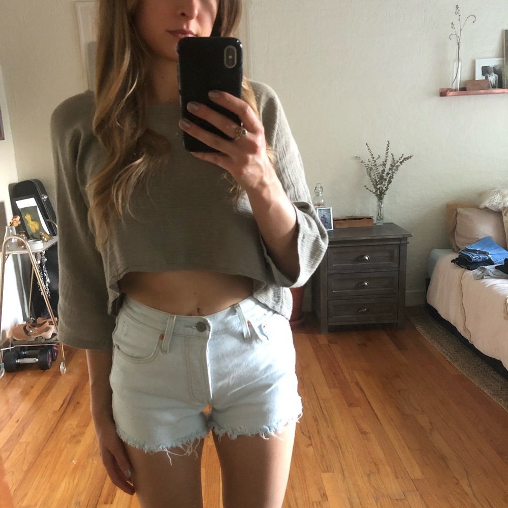 BARELY WORN Levi’s 501 High Rise Short